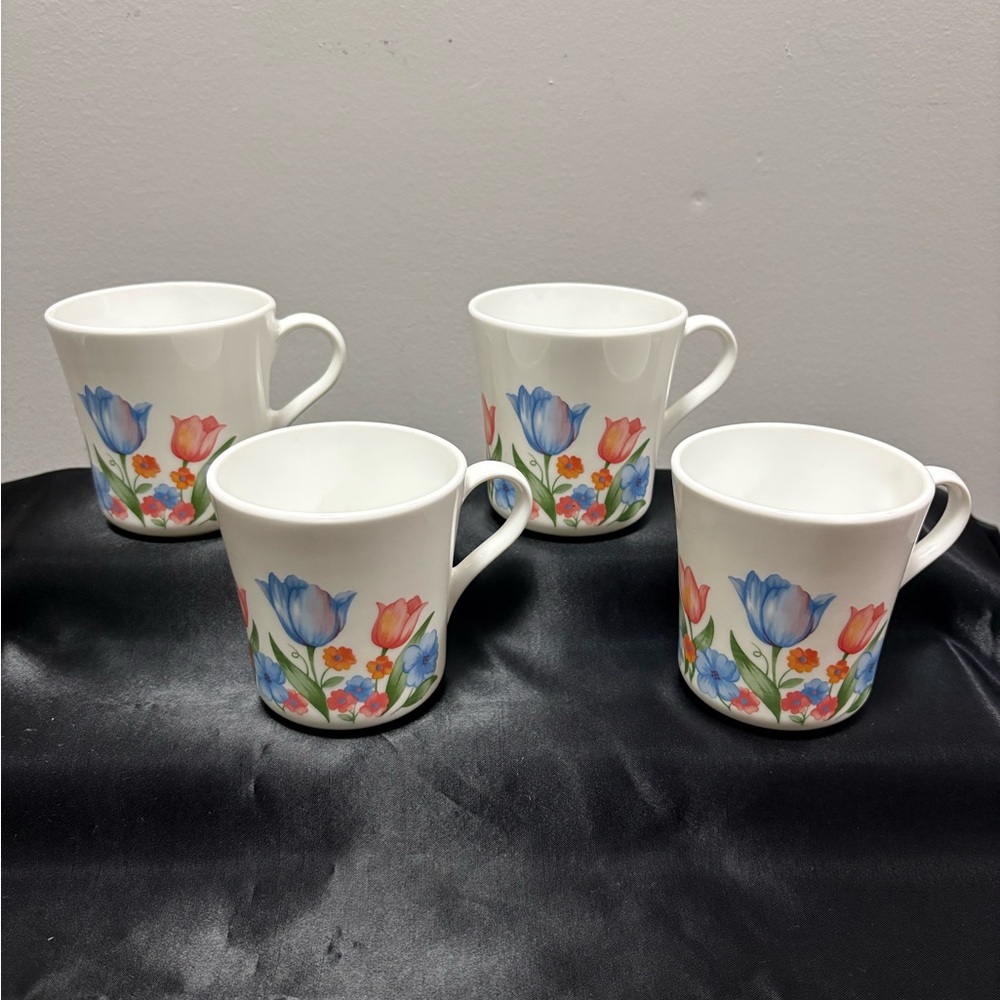 Corning Ware Fresh Cut Tulips Mugs Set